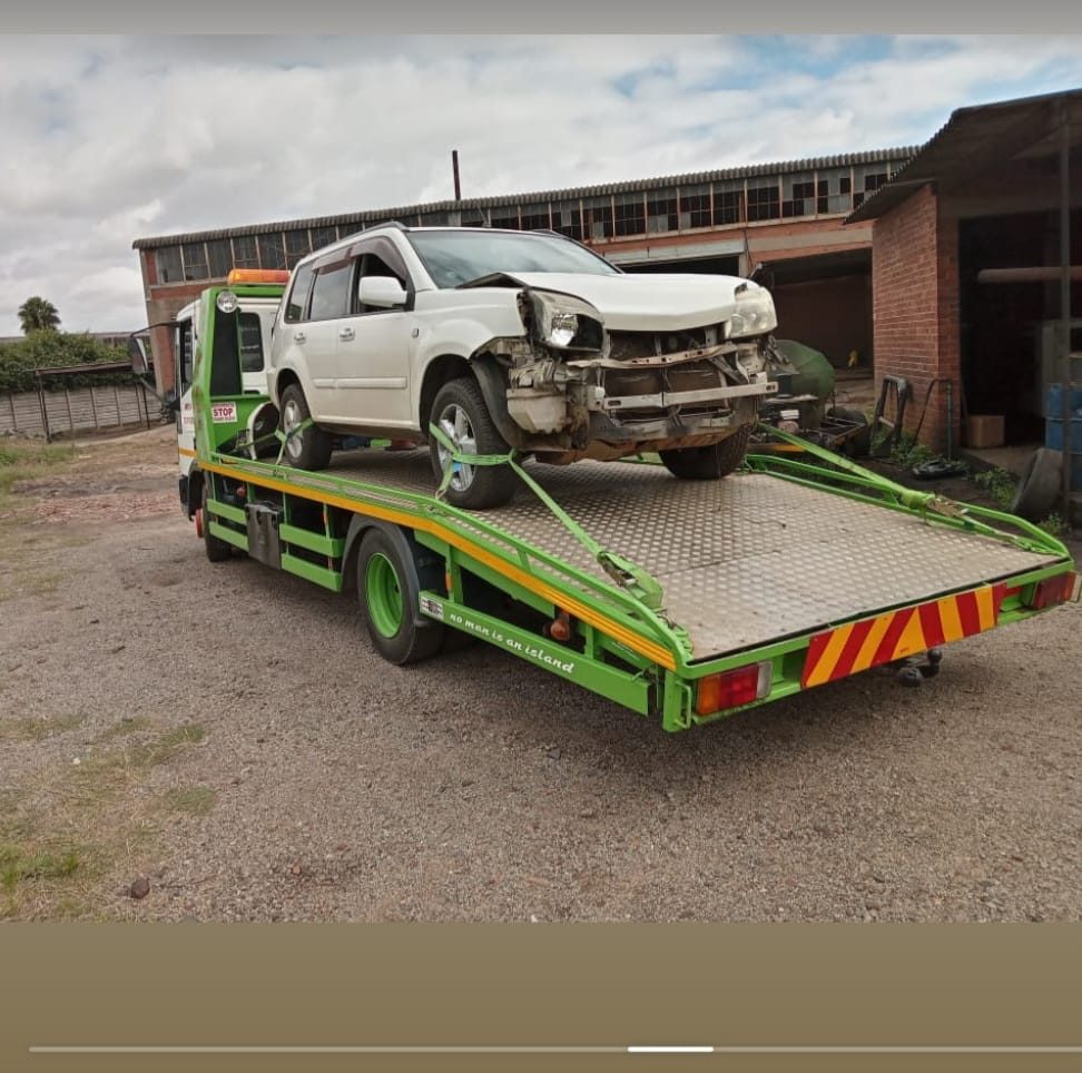 CarlTrans truck recovering an accident-damaged SUV