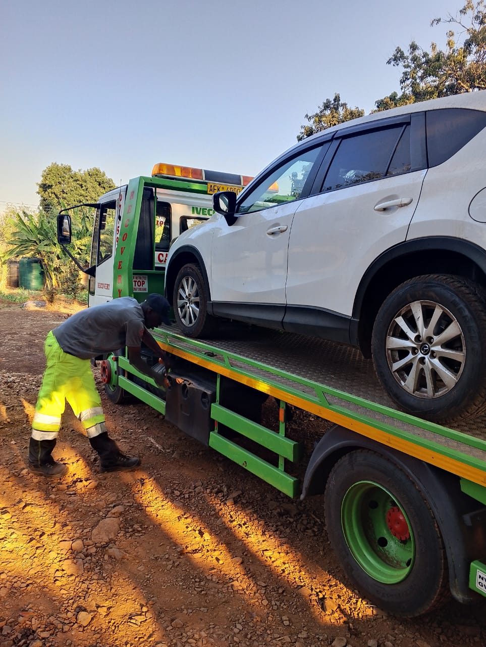 CarlTrans crew loading an SUV onto the recovery truck